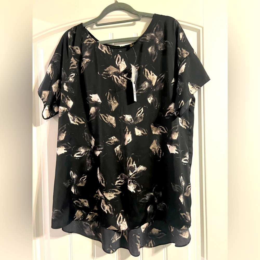 Privé Women’s Medium Charcoal Floral Blouse NWT
